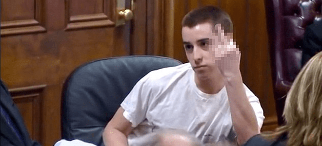 Ο μακελάρης του Οχάιο εμφανίστηκε στο δικαστήριο με μπλούζα που έγραφε «Δολοφόνος» [εικόνες&βίντεο] | iefimerida.gr 0