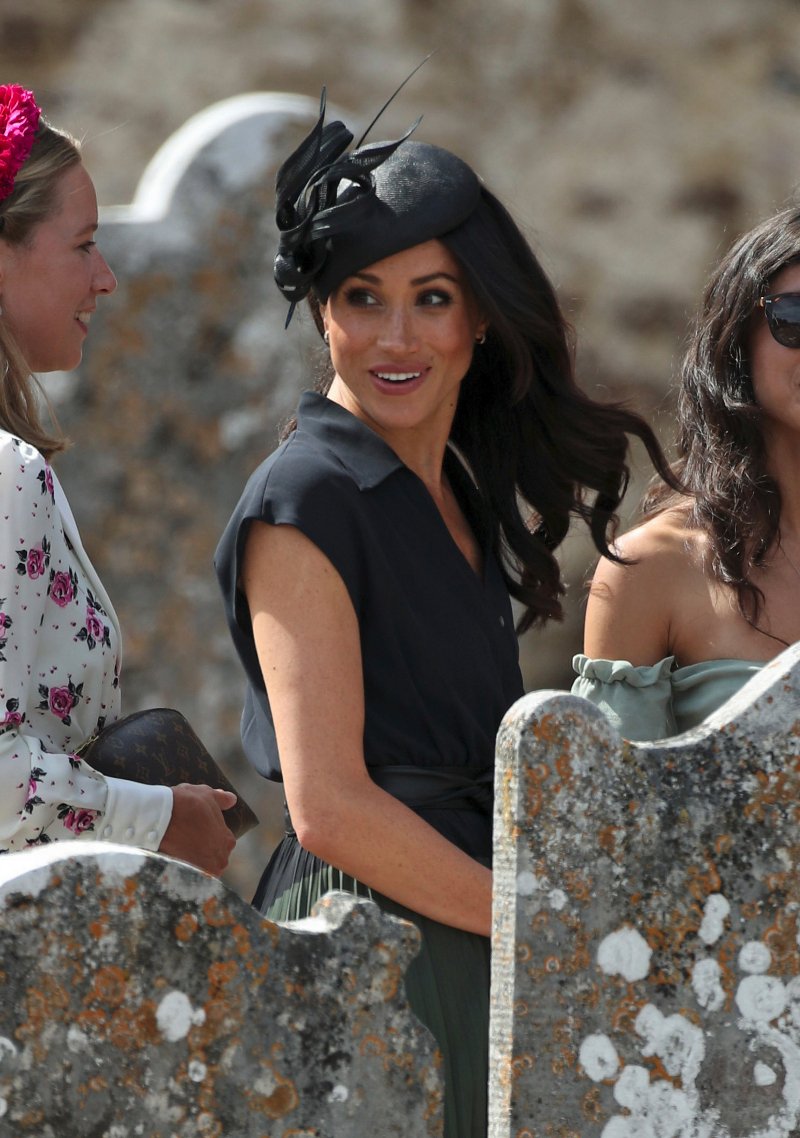 Ρεζίλι: Ο πρίγκιπας Χάρι πήγε στον γάμο του κολλητού του με... τρύπια παπούτσια [εικόνες] | iefimerida.gr 2