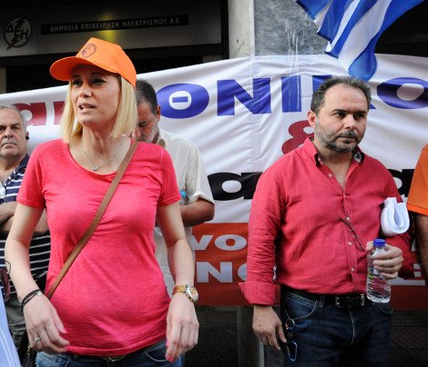 Η Ραχήλ Μακρή σε πορεία για τη ΔΕΗ με καπελάκι τζόκεϊ της ΓΕΝΟΠ και πανάκριβη τσάντα Louis Vuitton [εικόνες] | iefimerida.gr 3