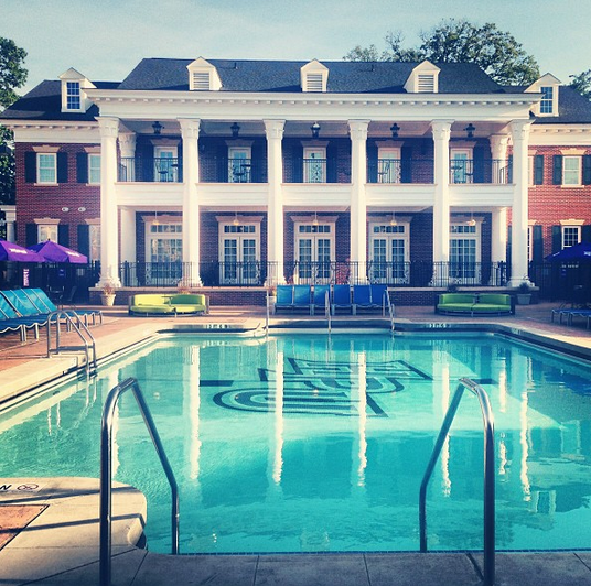 Το Κολέγιο- παράδεισος για κάθε φοιτητή -Πισίνες, τζακούζι και μασάζ ανάμεσα στα μαθήματα [εικόνες] | iefimerida.gr 0