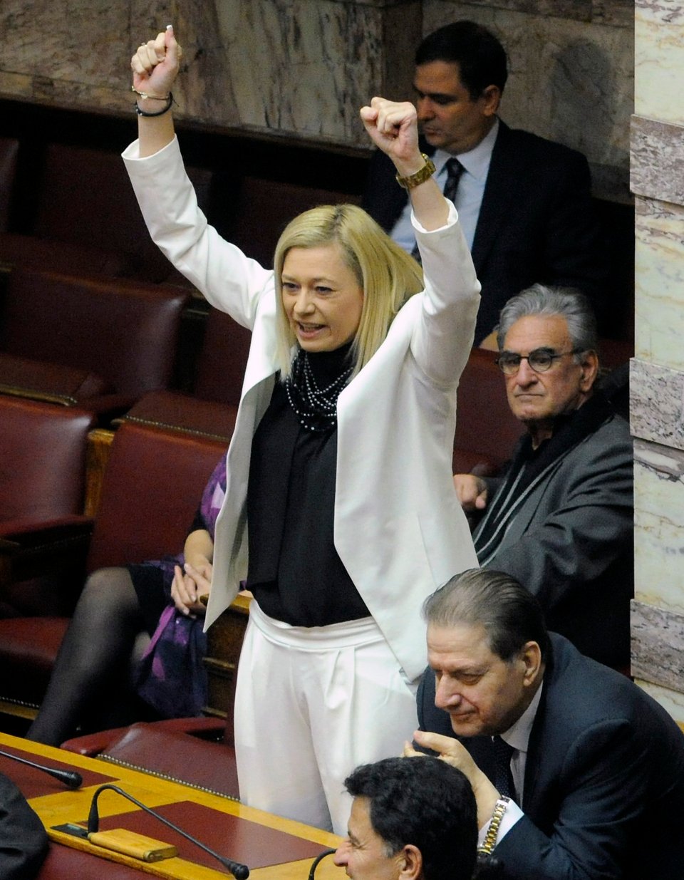 Τα καυτά φιλιά Καραμανλή στην Μαρία Σόδη -Ολα όσα έγιναν στην τρίτη ψηφοφορία [εικόνες] | iefimerida.gr 9