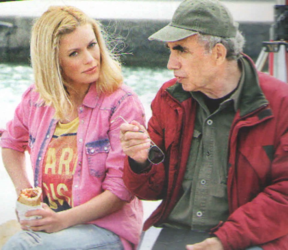 Οταν η Ζέτα Μακρυπούλια «τσακίζει» ένα σουβλάκι πίτα [εικόνες] | iefimerida.gr 0