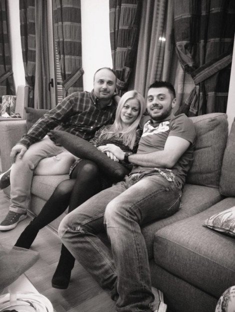 H Ζέτα Μακρυπούλια άκρως οικογενειακώς -Ποζάρει παρέα με τα αδέλφια της [εικόνα] | iefimerida.gr 0