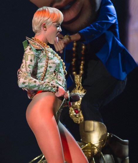 Οταν η Μάιλι Σάιρους γίνεται πρόστυχη [εικόνες] | iefimerida.gr 1