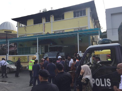 Mαλαισία: Φωτιά σε ιεροδιδασκαλείο με 23 νεκρούς -Συνελήφθησαν 7 ανήλικοι [εικόνες]  | iefimerida.gr 3