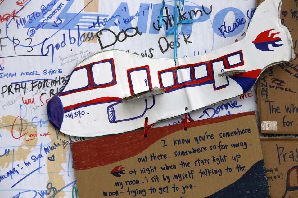 Οταν τα παιδιά δεν χάνουν την ελπίδα τους -Οι σπαρακτικές ζωγραφιές τους για το μοιραίο Boeing [εικόνες] | iefimerida.gr 1