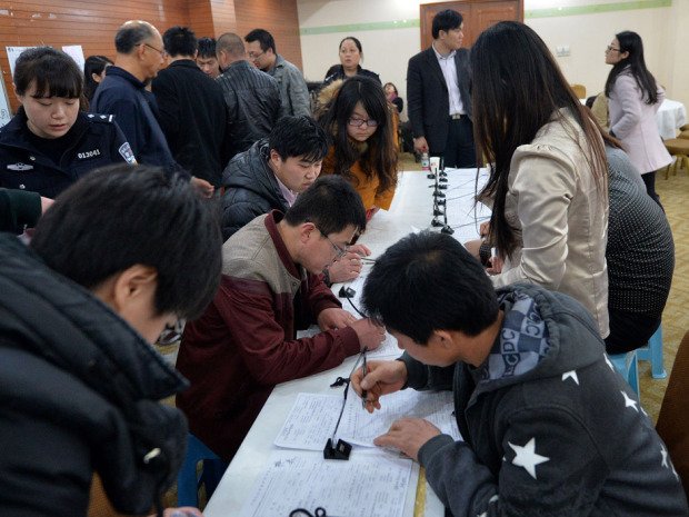 O πλανήτης κλαίει για τις 239 ψυχές που χάθηκαν με το εξαφανισμένο Boeing [εικόνες] | iefimerida.gr 6