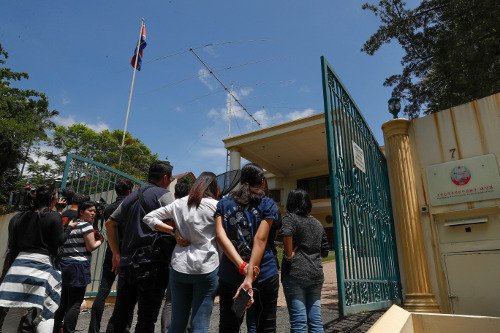 Mαλαισία: Θωράκισαν τα σύνορα για να μην φύγουν οι δολοφόνοι του Κιμ Γιονγκ Ναμ | iefimerida.gr 0