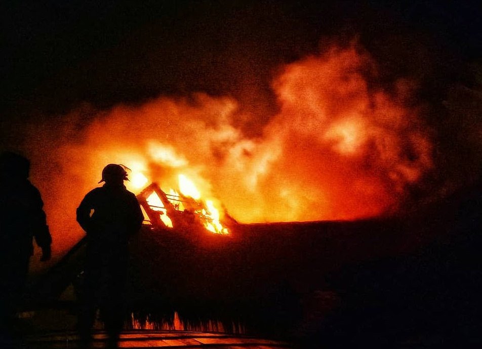 Η έγκαιρη επέμβαση πυροσβεστών και διασωστών απέτρεψε τα χειρότερα (Φωτογραφία: Instagram/alixavadh)