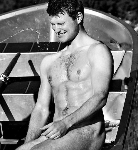 Οταν τα πλούσια κολεγιόπαιδα γδύνονται (πάντα για καλό σκοπό) [εικόνες] | iefimerida.gr 1