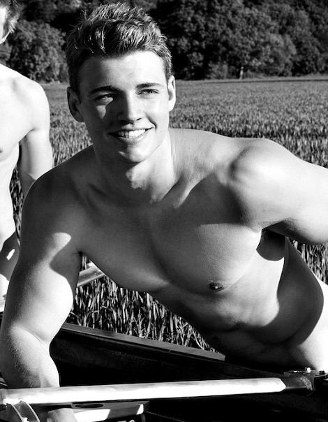 Οταν τα πλούσια κολεγιόπαιδα γδύνονται (πάντα για καλό σκοπό) [εικόνες] | iefimerida.gr 5