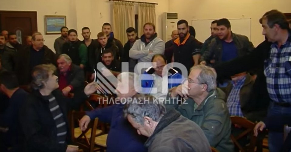 Νέο «μπλόκο» αγροτών σε εκδήλωση του ΣΥΡΙΖΑ στα Χανιά – Αποδοκίμασαν βουλευτές [εικόνες & βίντεο] | iefimerida.gr 3