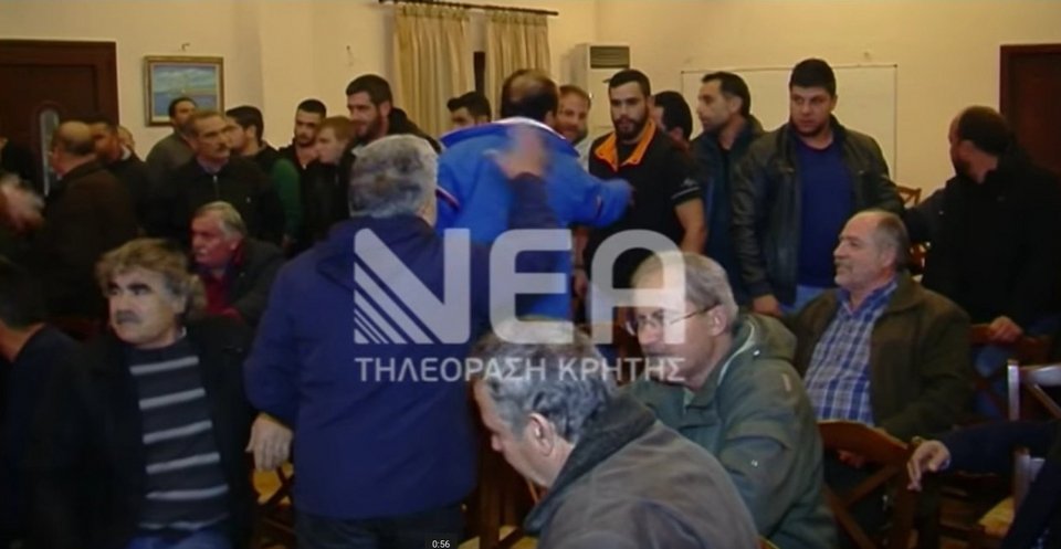 Νέο «μπλόκο» αγροτών σε εκδήλωση του ΣΥΡΙΖΑ στα Χανιά – Αποδοκίμασαν βουλευτές [εικόνες & βίντεο] | iefimerida.gr 1