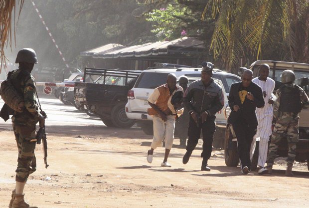 Εισβολή τζιχαντιστών σε ξενοδοχείο στο Μάλι της Αφρικής - Τρεις νεκροί [εικόνες] | iefimerida.gr 3