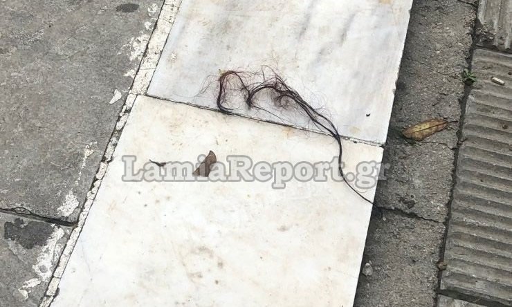 Τρελός καβγάς: Γυναίκες πιάστηκαν μαλλί με μαλλί σε κεντρική πλατεία της Λαμίας [εικόνες] | iefimerida.gr 1