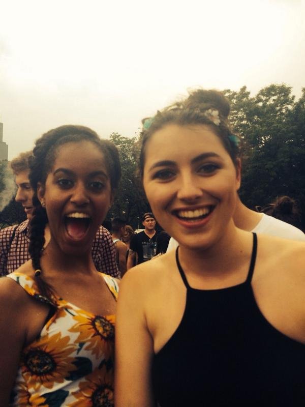 Η 16χρονη Μάλια Ομπάμα τρελαίνει για πρώτη φορά το ίντερνετ με μια πόζα [εικόνες] | iefimerida.gr 1