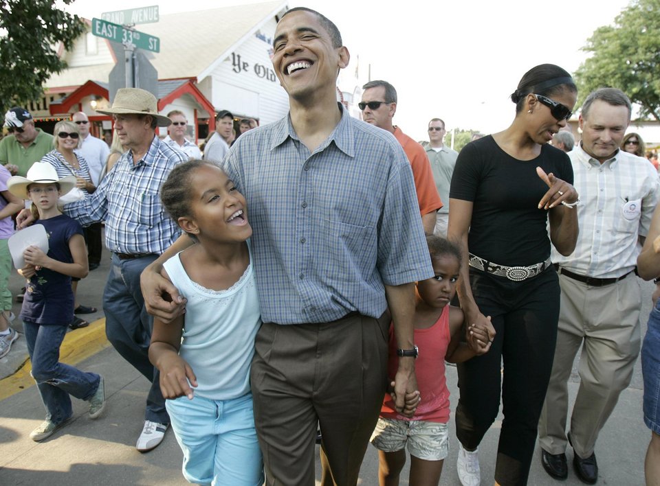 Η Μάλια φεύγει από το σπίτι -Απαρηγόρητος ο Ομπάμα [εικόνες] | iefimerida.gr 0