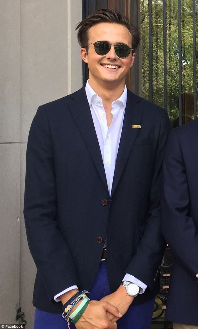 Αυτό είναι το γοητευτικό αγόρι με το οποίον φιλιόταν  η Μάλια Ομπάμα- Αθλητικός, έξυπνος, αστέρι στο ράγκμπι [εικόνες] | iefimerida.gr 0