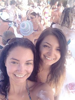 Δύο γερμανίδες στην Κρήτη: Τι είναι αυτό που τις έκανε να ξεχάσουν όλα τα άλλα νησιά του κόσμου [εικόνες] | iefimerida.gr 0