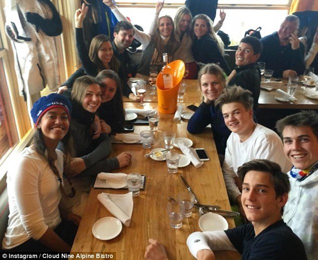 Η Μαλία Ομπάμα σε πάρτι με σαμπάνιες στο Ασπεν -Με γόνους και πρίγκιπες [εικόνες] | iefimerida.gr 0