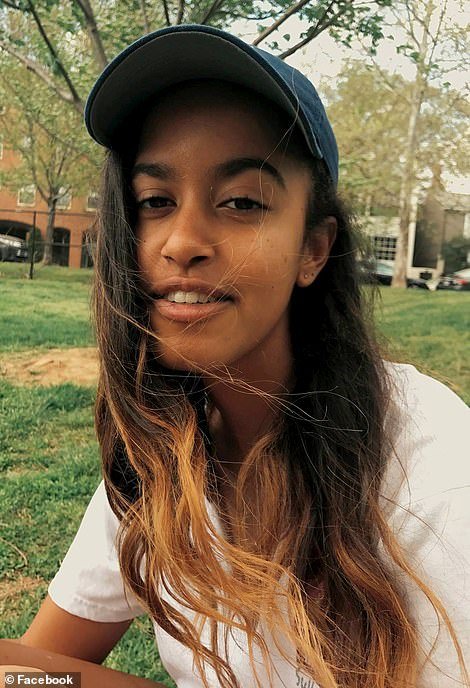 «Ο Τραμπ είναι σατανικός»- Το μυστικό προφίλ στο facebook που «καίει» την Μάλια Ομπάμα [εικόνες] | iefimerida.gr 1