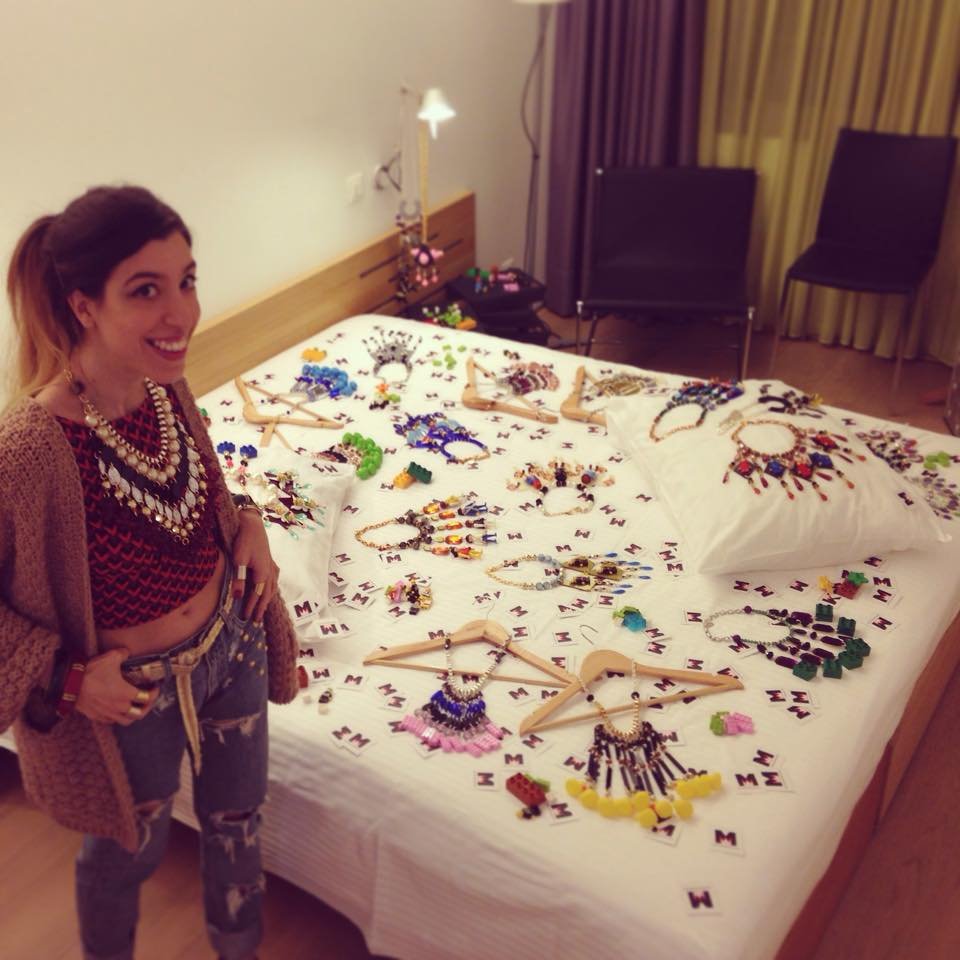 Ma Li Ya: Τα πιο φανταχτερά αξεσουάρ στην πόλη και το περίφημο μουστάκι  [εικόνες] | iefimerida.gr 6