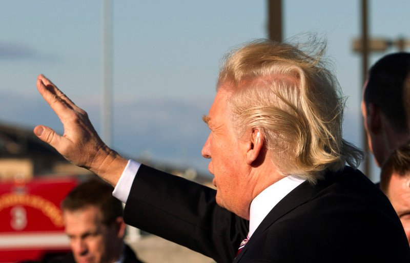 Το μαλλί του Τραμπ πέρασε το τεστ του ελικοπτέρου: Δεν φοράει τρέσες -Ανακατεύτηκε, σηκώθηκε όρθιο, αναμαλλιάστηκε [εικόνες & βίντεο] | iefimerida.gr 2