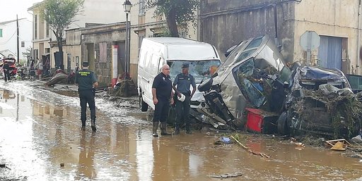Χάος μετά τις καταστροφικές πλημμύρες