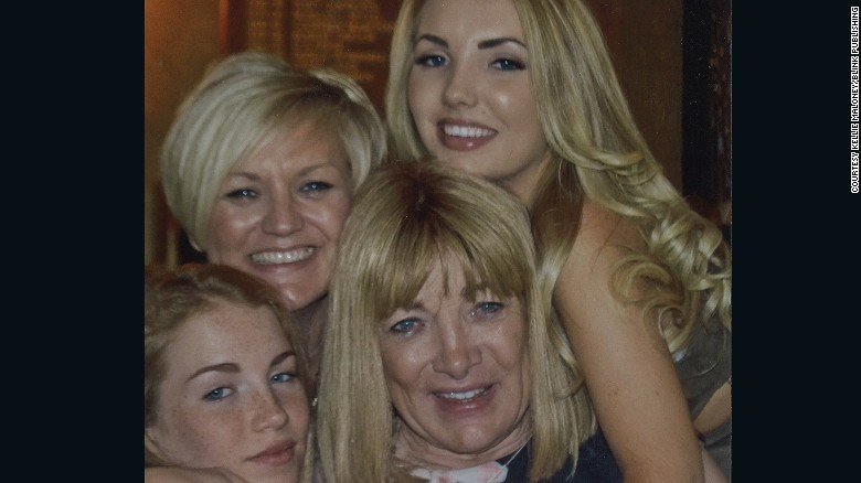 Κέλι Μαλόνεϊ: Ο προπονητής της πυγμαχίας που στα 61 του έγινε γυναίκα [εικόνες] | iefimerida.gr 6