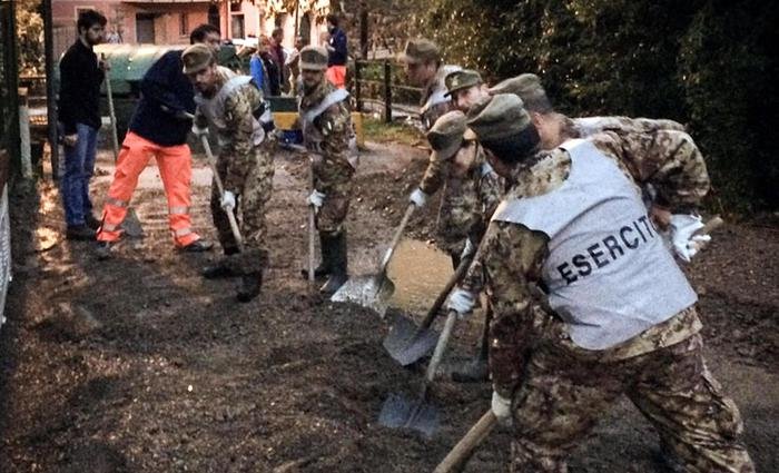 Φονικό το πέρασμα της κακοκαιρίας από την Ιταλία: 5 νεκροί -120 κάτοικοι εγκατέλειψαν τα σπίτια τους [εικόνες & βίντεο] | iefimerida.gr 8