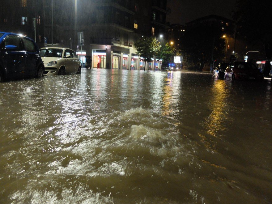 Φονικό το πέρασμα της κακοκαιρίας από την Ιταλία: 5 νεκροί -120 κάτοικοι εγκατέλειψαν τα σπίτια τους [εικόνες & βίντεο] | iefimerida.gr 1