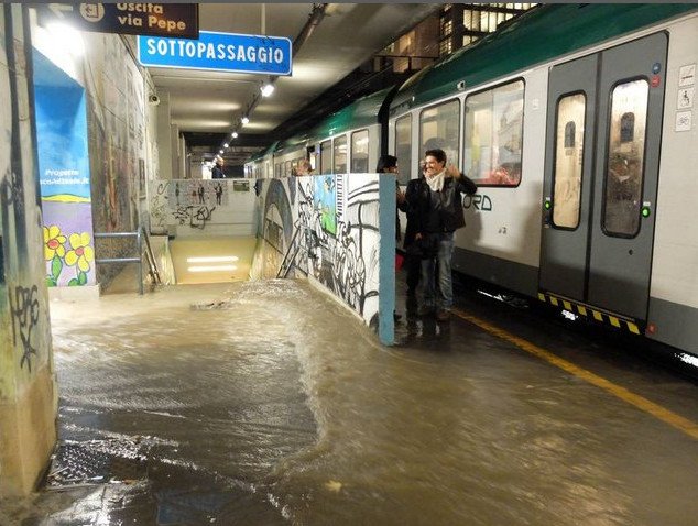 Φονικό το πέρασμα της κακοκαιρίας από την Ιταλία: 5 νεκροί -120 κάτοικοι εγκατέλειψαν τα σπίτια τους [εικόνες & βίντεο] | iefimerida.gr 4