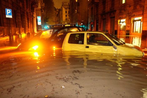Σκηνές αποκάλυψης στην Ιταλία: Ποτάμια οι δρόμοι στη Γένοβα - Ενας νεκρός και δύο αγνοούμενοι [εικόνες & βίντεο] | iefimerida.gr 6