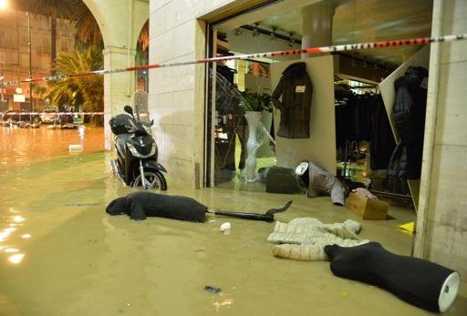 Χάος στην Ιταλία από την κακοκαιρία: Δύο αγνοούμενοι -Κατέρρευσε το σπίτι τους σαν χάρτινος πύργος [βίντεο & εικόνες] | iefimerida.gr 10