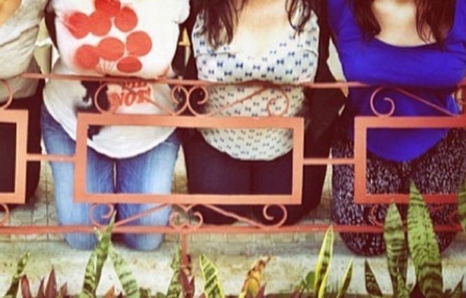 Mamming: Γιατί οι γυναίκες «παρκάρουν» το στήθος τους πάνω σε  τραπέζια, πάγκους, κατοικίδια και φωτογραφίζονται [εικόνες]  | iefimerida.gr 1