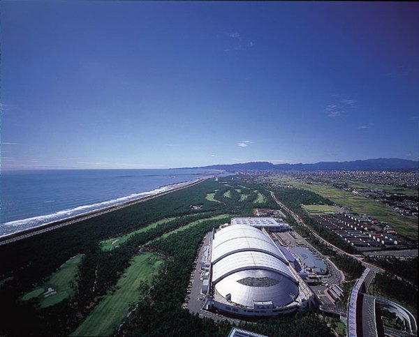 Πώς κατάφεραν οι Ιάπωνες να έχουν καλοκαίρι όλο το χρόνο δημιουργώντας έναν επίγειο και λίγο αστείο παράδεισο [εικόνες] | iefimerida.gr 4