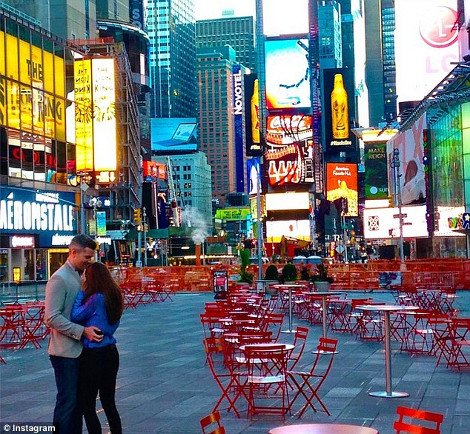 Υπέρτατος ρομαντισμός: Αμερικανός έκλεισε την Times Square για να κάνει πρόταση γάμου στην Ελληνίδα αγαπημένη του [εικόνες] | iefimerida.gr 1