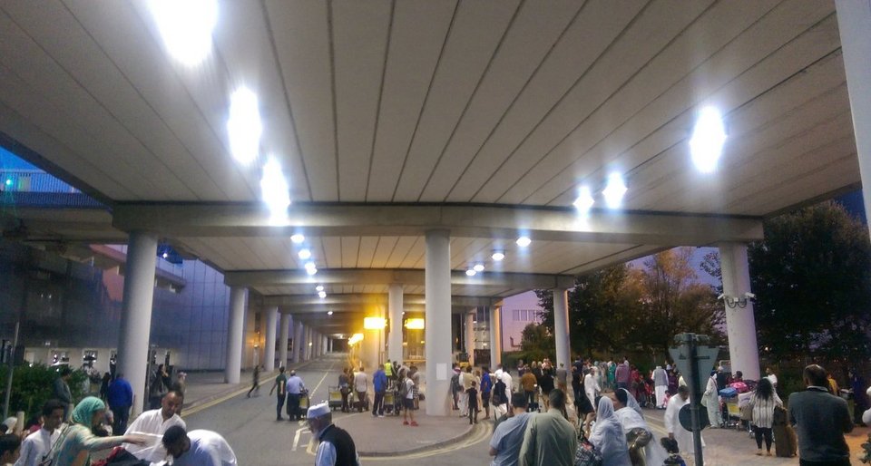 Λήξη συναγερμού στο Μάντσεστερ -Εκκενώθηκε το αεροδρόμιο λόγω ύποπτου πακέτου [εικόνες & βίντεο] | iefimerida.gr 2