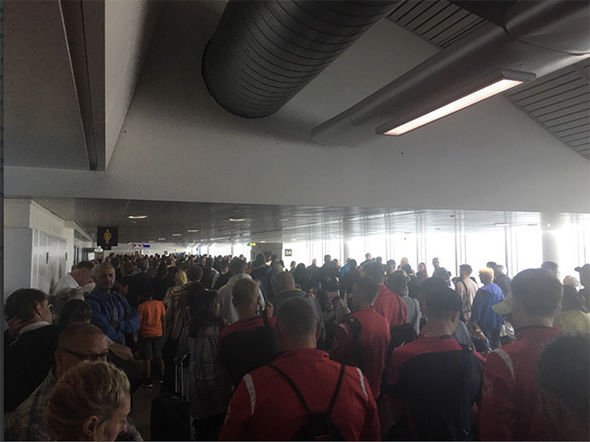 Εκκενώνεται ο τερματικός σταθμός του αεροδρομίου του Μάντσεστερ -Πληροφορίες για ύποπτο πακέτο [εικόνες] | iefimerida.gr 1