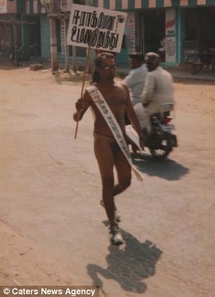 Ο άντρας που περπατάει ανάποδα -Ξεκίνησε να το κάνει για φιλανθρωπικό σκοπό και έκτοτε έχει ξεχάσει πώς να κινείται κανονικά [εικόνες&βίντεο] | iefimerida.gr 2