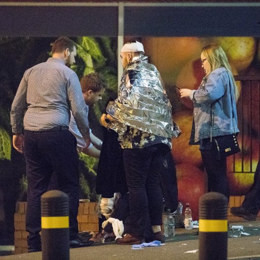 Η Αριάνα Γκράντε ανέλαβε τα έξοδα κηδείας των 22 θυμάτων του Μάντσεστερ [εικόνες] | iefimerida.gr 0