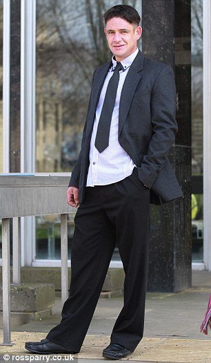 Ασύλληπτη αγριότητα: Πήρε για βόλτα το σκύλο φίλης του και τον σκότωσε με τσεκούρι [σκληρές εικόνες] | iefimerida.gr 2