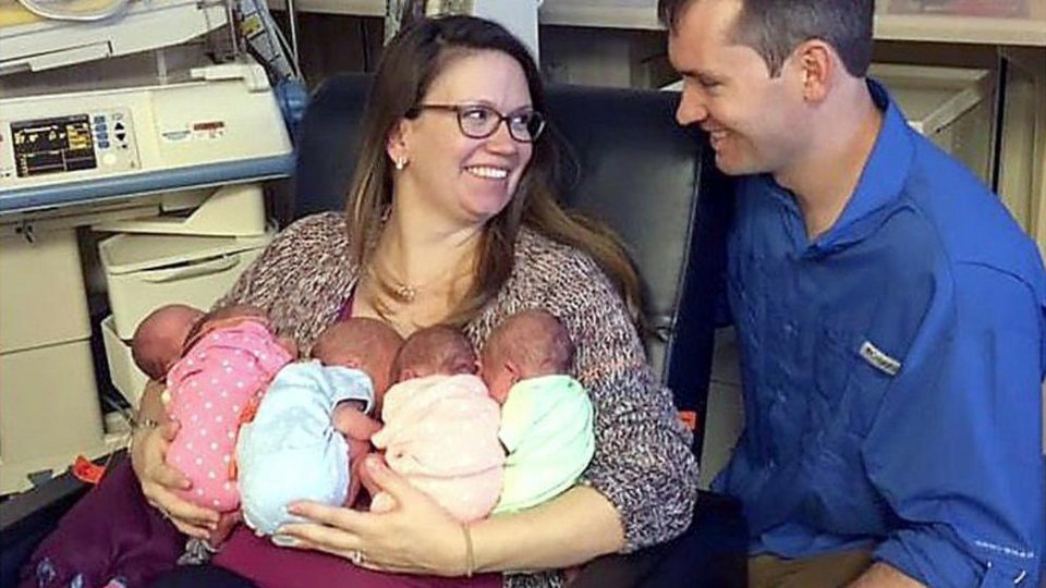 Πεντάδυμα: Tο «θαύμα» των Χριστουγέννων για ένα ζευγάρι απ' την Αριζόνα [εικόνες]  | iefimerida.gr 0