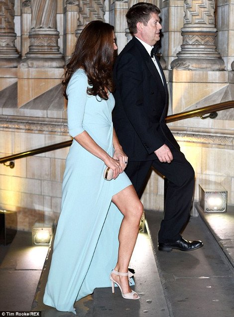 Το μίνι της εγκύου -Η Κέιτ Μίντλετον στον τρίτο μήνα, με εντυπωσιακό φόρεμα [εικόνες] | iefimerida.gr 1