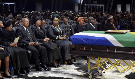 Η αφρικανική Γη υποδέχθηκε ένα από τα σπουδαιότερα τέκνα της - Το τελευταίο «αντίο» στον Νέλσον Μαντέλα [εικόνες] | iefimerida.gr 3