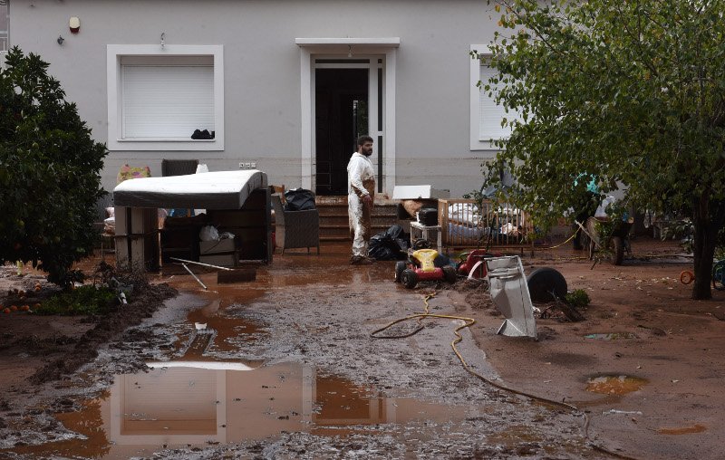 Πόλη «φάντασμα» η Μάνδρα -Ζωές και περιουσίες χάθηκαν στη λάσπη [εικόνες] | iefimerida.gr 0