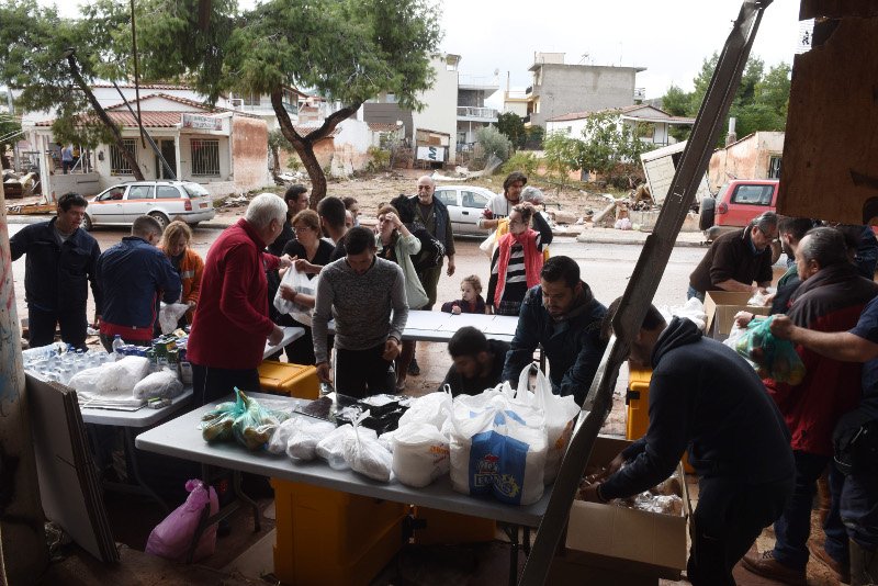 Πόλη «φάντασμα» η Μάνδρα -Ζωές και περιουσίες χάθηκαν στη λάσπη [εικόνες] | iefimerida.gr 9