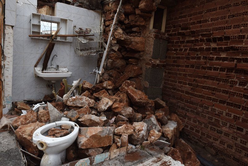 Πόλη «φάντασμα» η Μάνδρα -Ζωές και περιουσίες χάθηκαν στη λάσπη [εικόνες] | iefimerida.gr 3