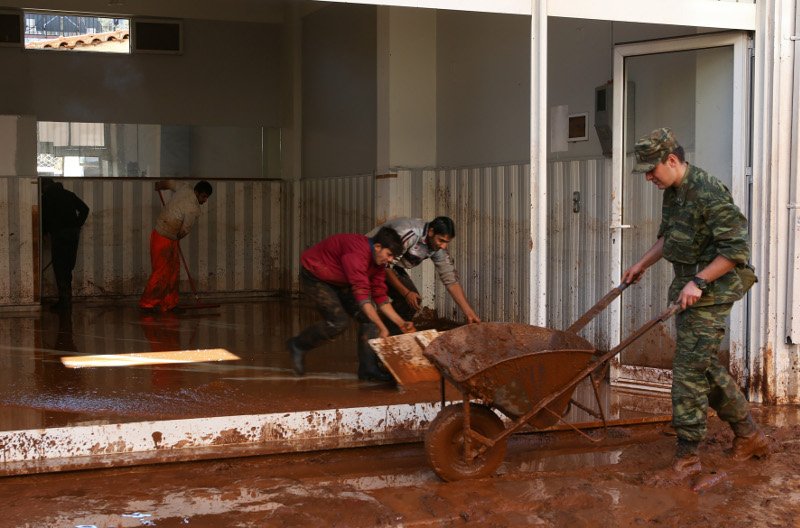 Η Μάνδρα προσπαθεί να κλείσει τις πληγές της -Ξεκίνησαν οι εργασίες αποκατάστασης [εικόνες] | iefimerida.gr 1