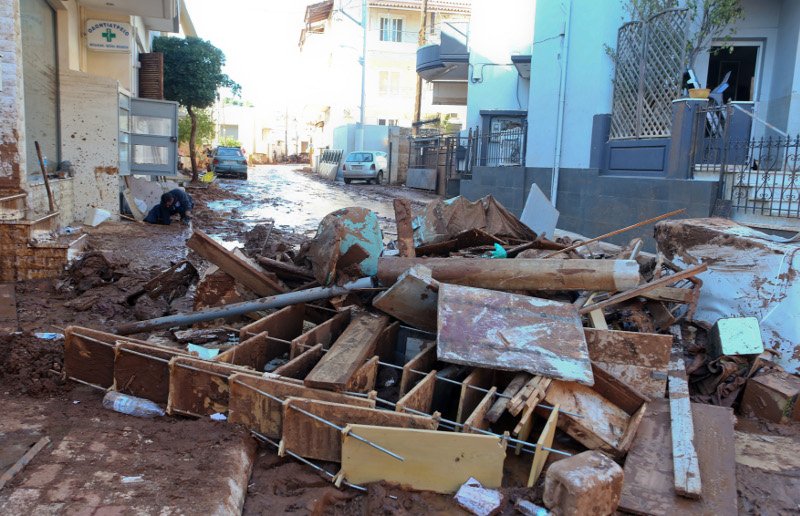 Η Μάνδρα προσπαθεί να κλείσει τις πληγές της -Ξεκίνησαν οι εργασίες αποκατάστασης [εικόνες] | iefimerida.gr 11